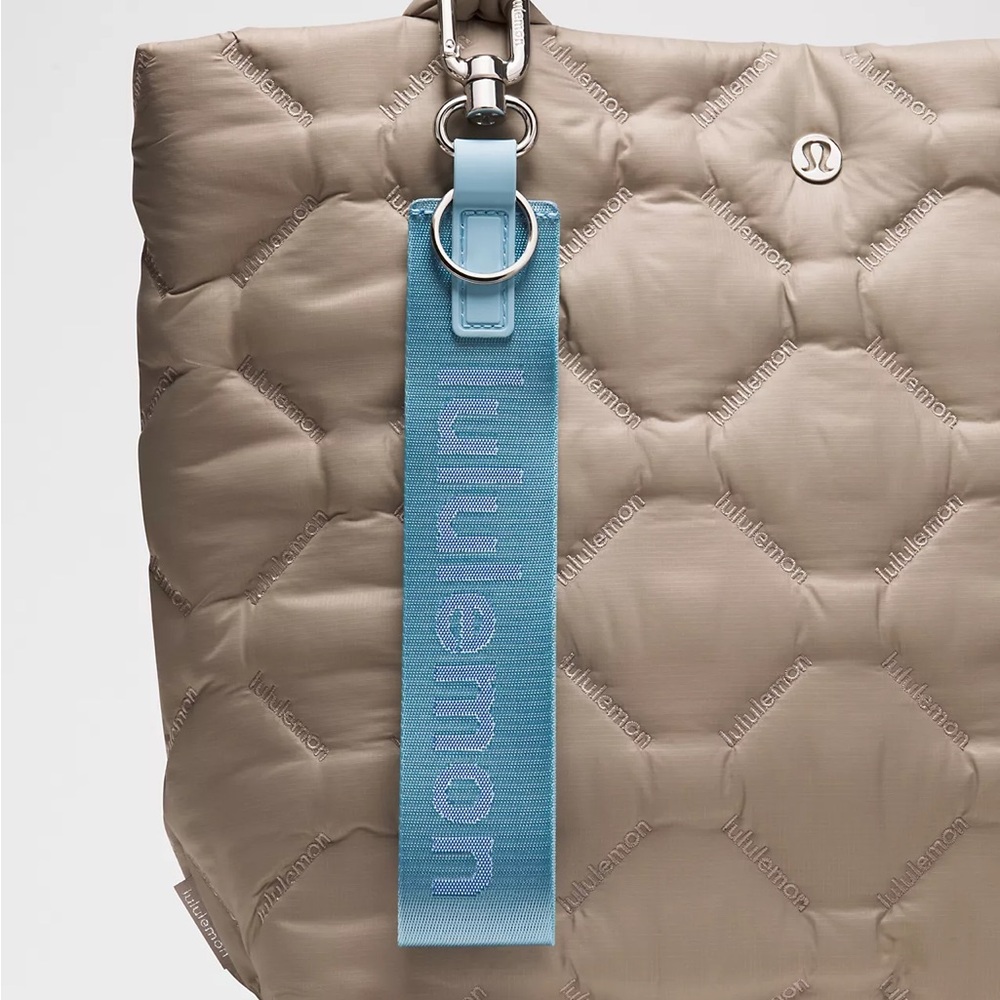Lululemon Never Lost Keychain- Seafoam/Beach Ball Blue/Silver